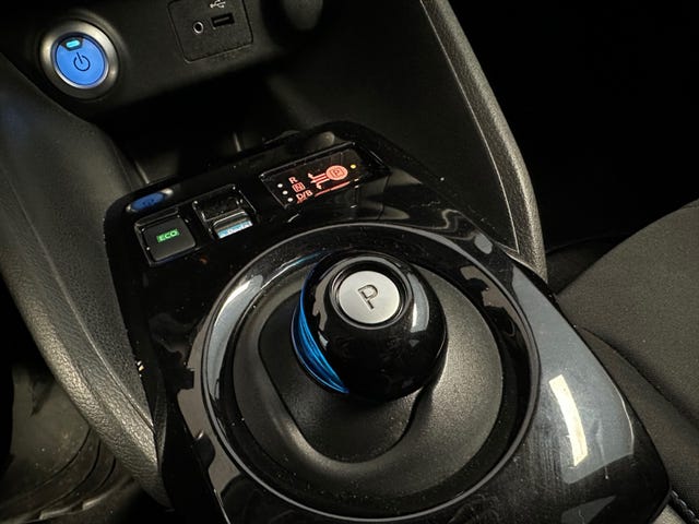 2018 NISSAN LEAF - 25