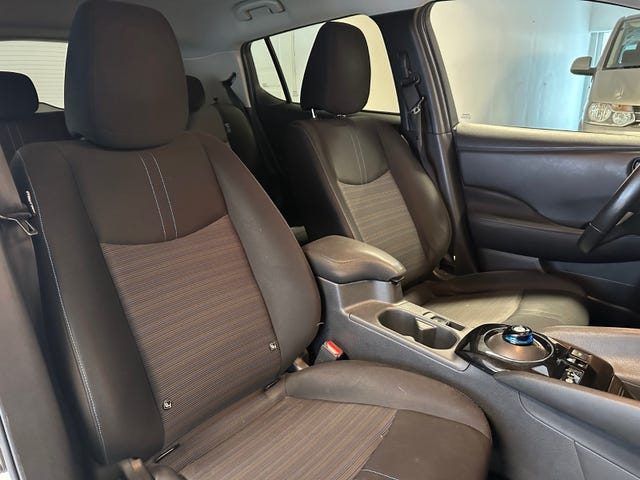 2018 NISSAN LEAF - 17