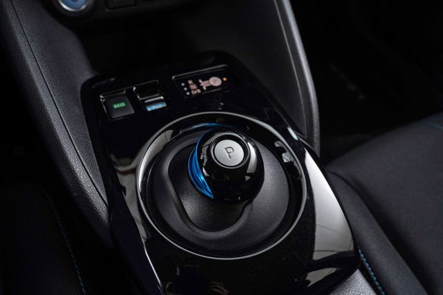 2022 NISSAN LEAF - 12
