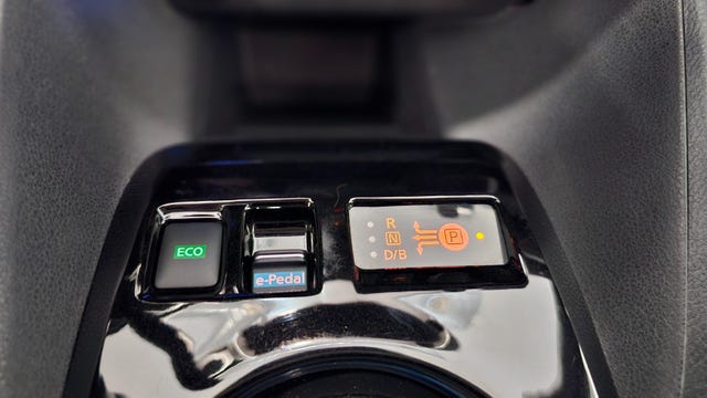 2020 NISSAN LEAF - 27