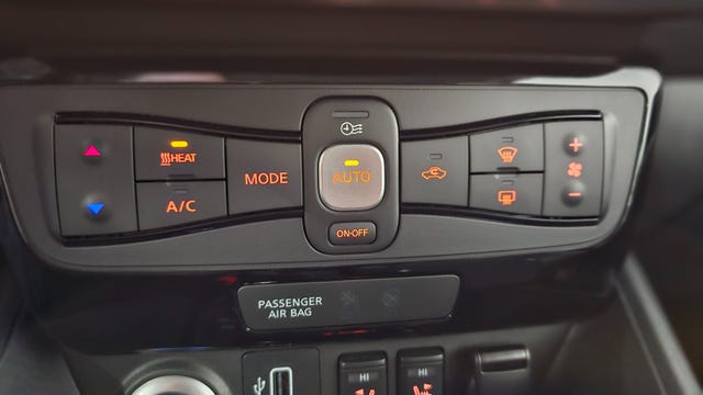 2020 NISSAN LEAF - 29
