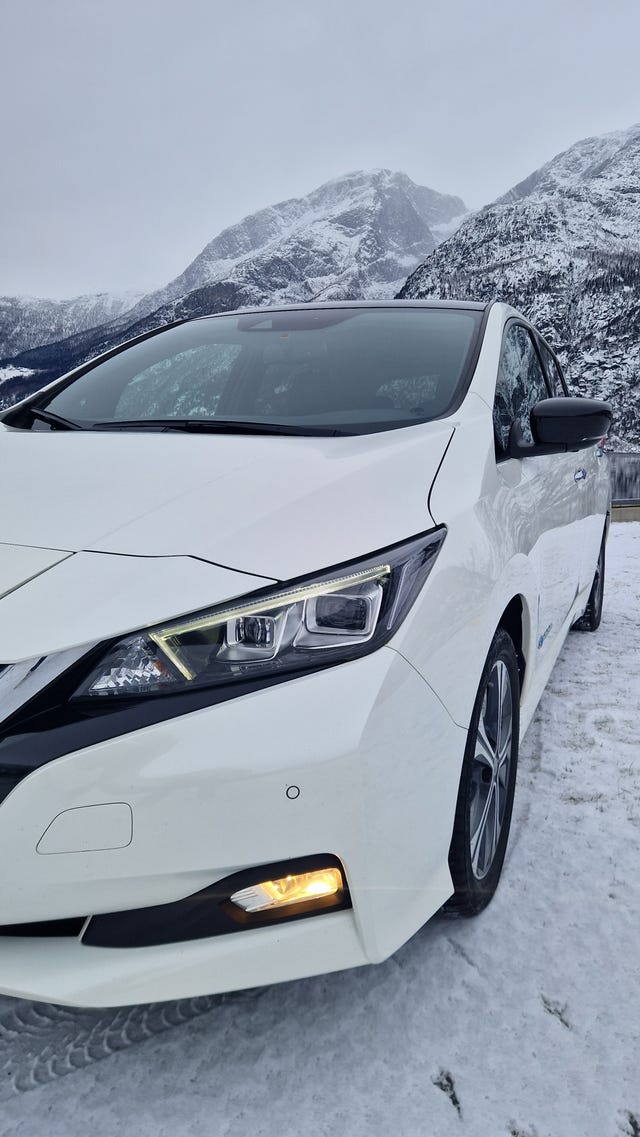 2018 NISSAN LEAF - 16
