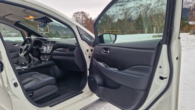 2018 NISSAN LEAF - 38