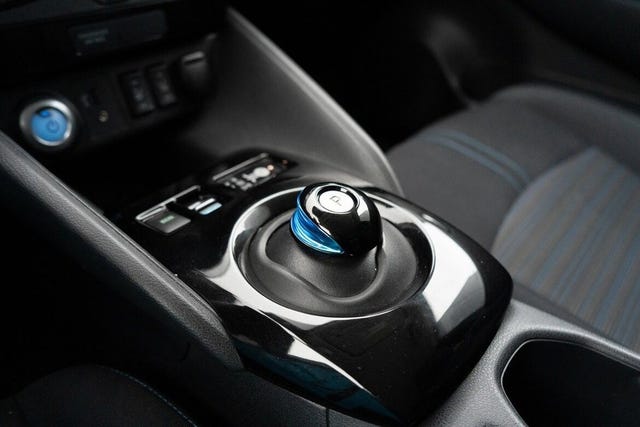 2018 NISSAN LEAF - 18