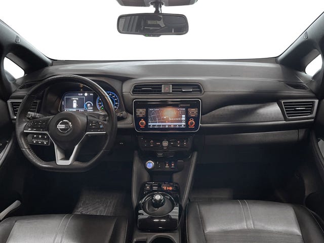2018 NISSAN LEAF - 12