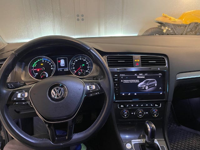 2018 VOLKSWAGEN GOLF - 18