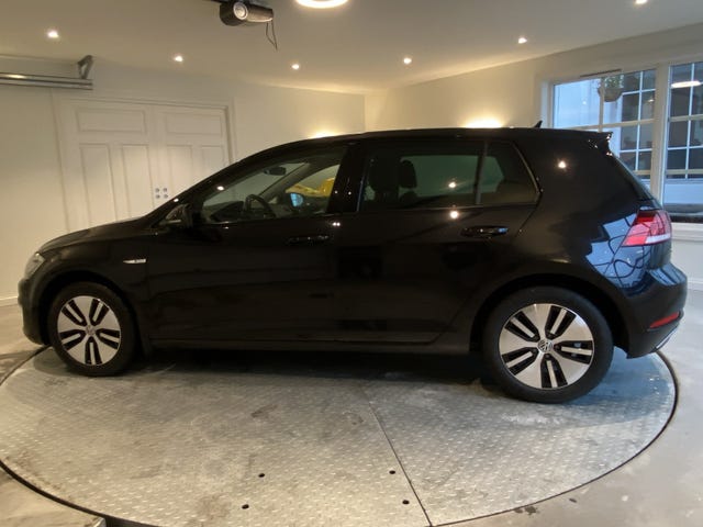 WVWZZZAUZJW911192 2018 VOLKSWAGEN GOLF-3