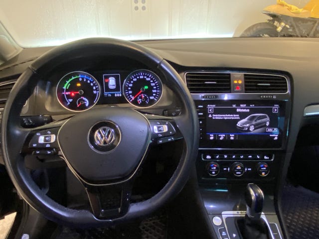 2018 VOLKSWAGEN GOLF - 24