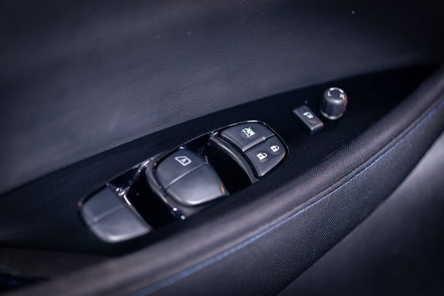 2018 NISSAN LEAF - 16