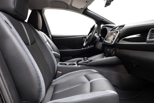 2022 NISSAN LEAF - 27
