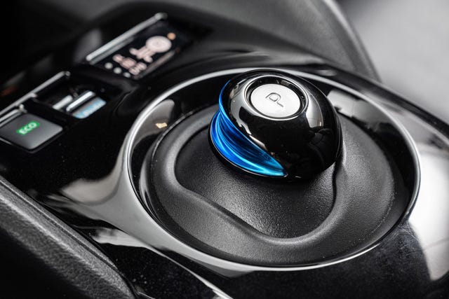 2022 NISSAN LEAF - 16