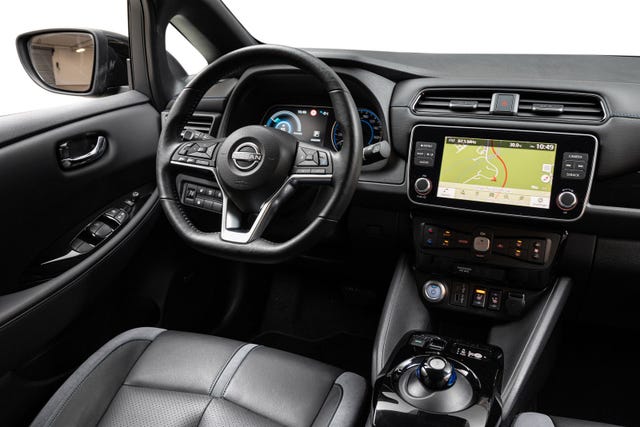 2022 NISSAN LEAF - 28