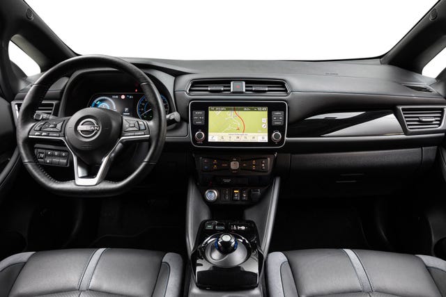 2022 NISSAN LEAF - 10