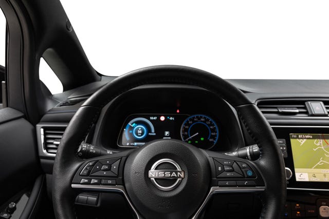 2022 NISSAN LEAF - 11