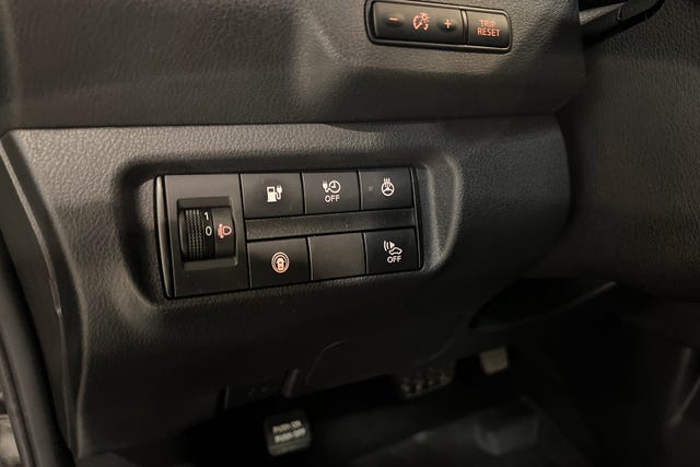 2022 NISSAN LEAF - 10