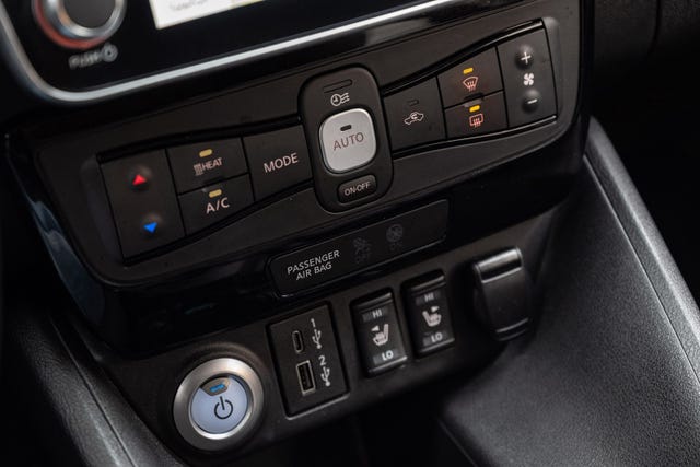 2022 NISSAN LEAF - 19