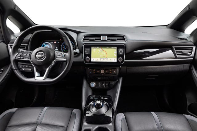 2022 NISSAN LEAF - 11