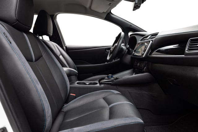 2022 NISSAN LEAF - 27
