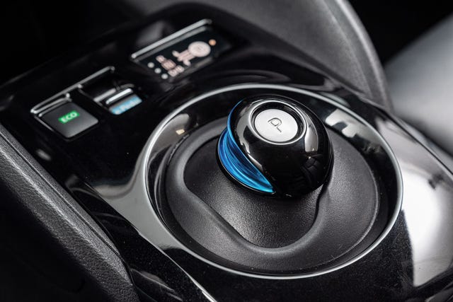 2022 NISSAN LEAF - 17
