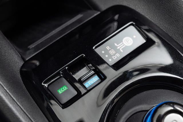 2022 NISSAN LEAF - 18