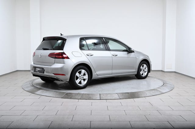 WVWZZZAUZJW913328 2018 VOLKSWAGEN GOLF-2