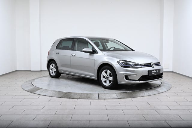 WVWZZZAUZJW913328 2018 VOLKSWAGEN GOLF-0