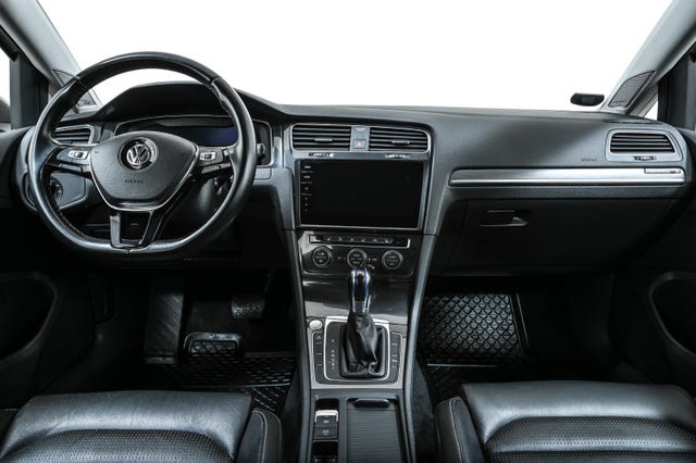 2018 VOLKSWAGEN GOLF - 18