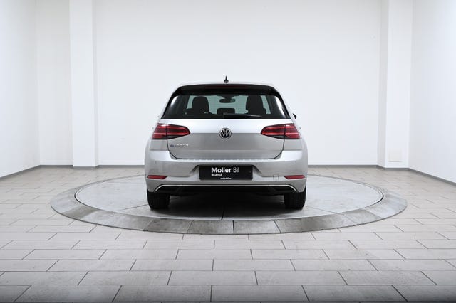 WVWZZZAUZJW913328 2018 VOLKSWAGEN GOLF-3