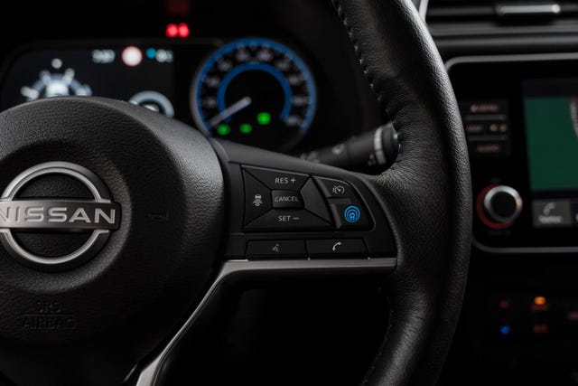 2022 NISSAN LEAF - 17