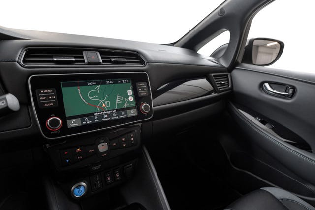 2022 NISSAN LEAF - 11