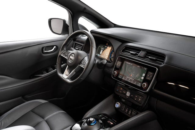 2022 NISSAN LEAF - 23