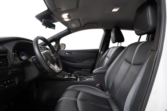 2022 NISSAN LEAF - 10