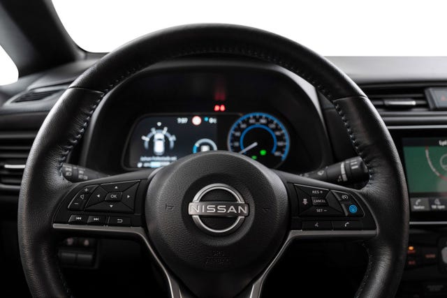 2022 NISSAN LEAF - 16