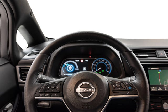2022 NISSAN LEAF - 13