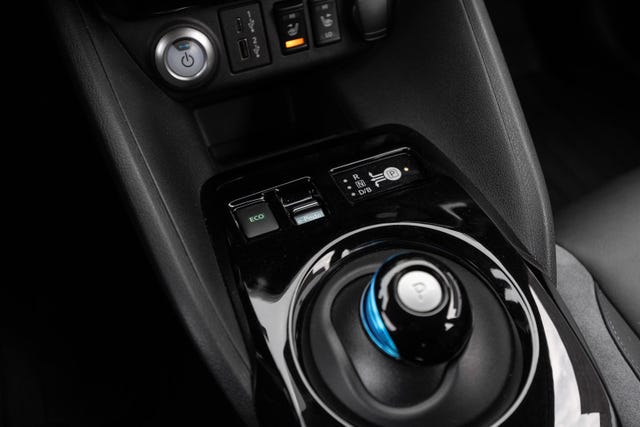 2022 NISSAN LEAF - 25