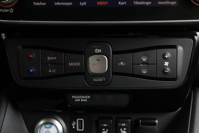 2019 NISSAN LEAF - 17