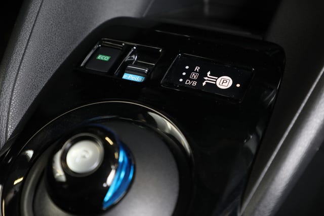 2019 NISSAN LEAF - 19
