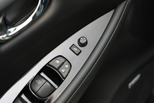 2019 NISSAN LEAF - 24