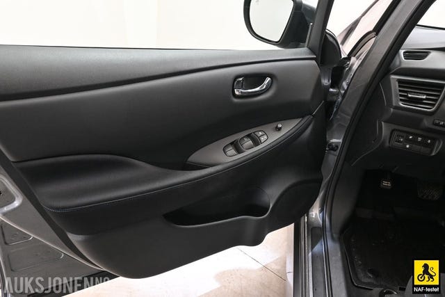 2022 NISSAN LEAF - 7