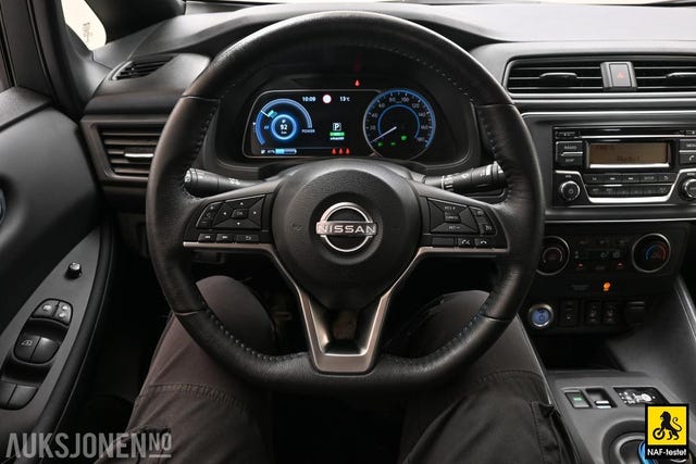 2022 NISSAN LEAF - 25