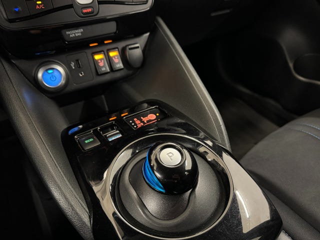 2018 NISSAN LEAF - 26