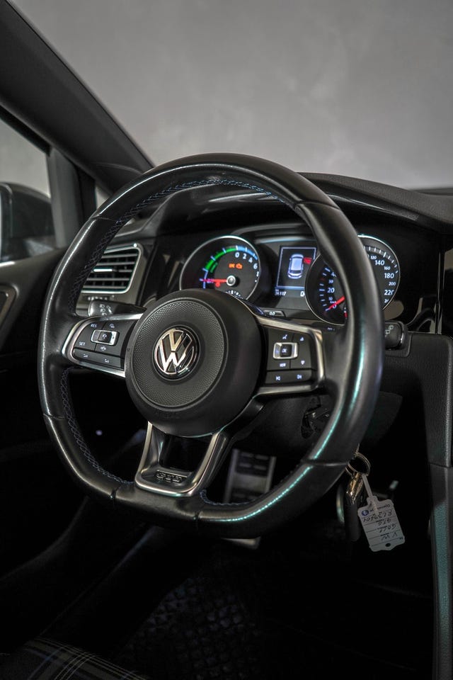 2019 VOLKSWAGEN GOLF - 19