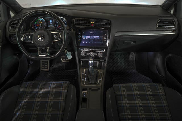2019 VOLKSWAGEN GOLF - 17
