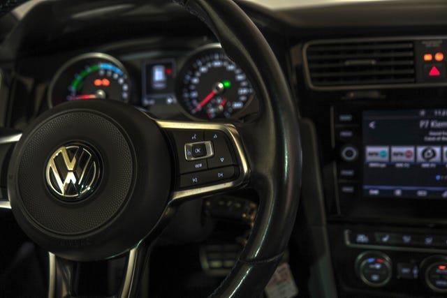 2019 VOLKSWAGEN GOLF - 20