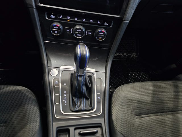 2019 VOLKSWAGEN GOLF - 25
