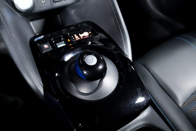 2018 NISSAN LEAF - 17
