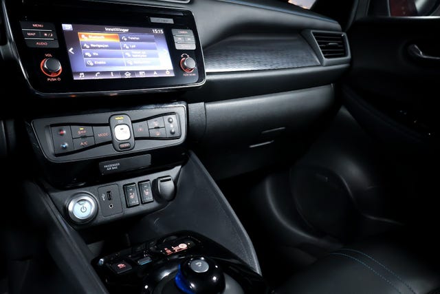 2018 NISSAN LEAF - 28