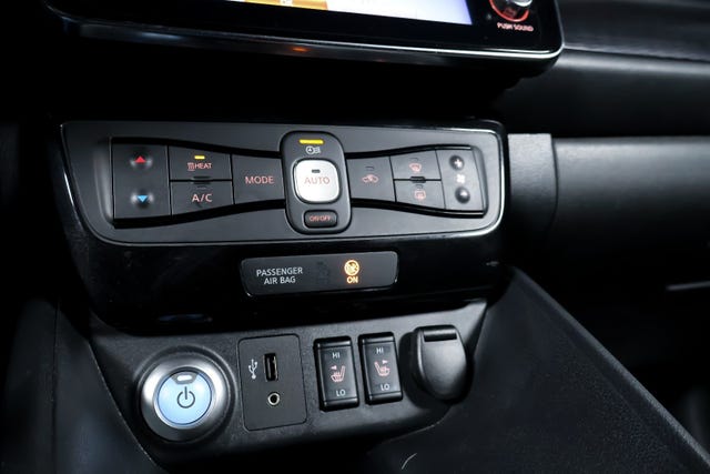 2018 NISSAN LEAF - 18