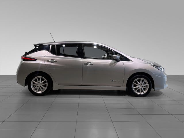 SJNFAAZE1U0031587 2018 NISSAN LEAF-4