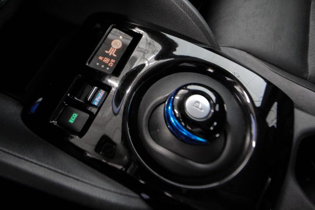 2018 NISSAN LEAF - 27